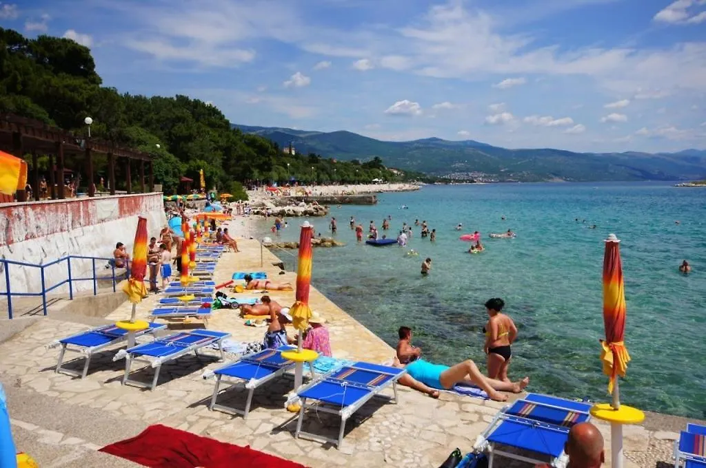 Apartment In Novi Vinodolski With Sea View, Balcony, Air Conditioning, Wi-Fi