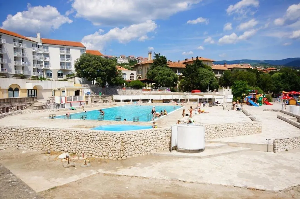 Apartment In Novi Vinodolski With Sea View, Balcony, Air Conditioning, Wi-Fi 0*,  Croaţia